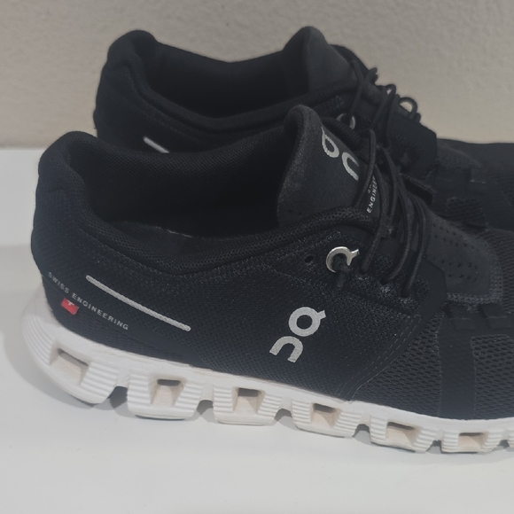 🖤 On Running 5 Black and White Sneakers - Picture 7 of 12